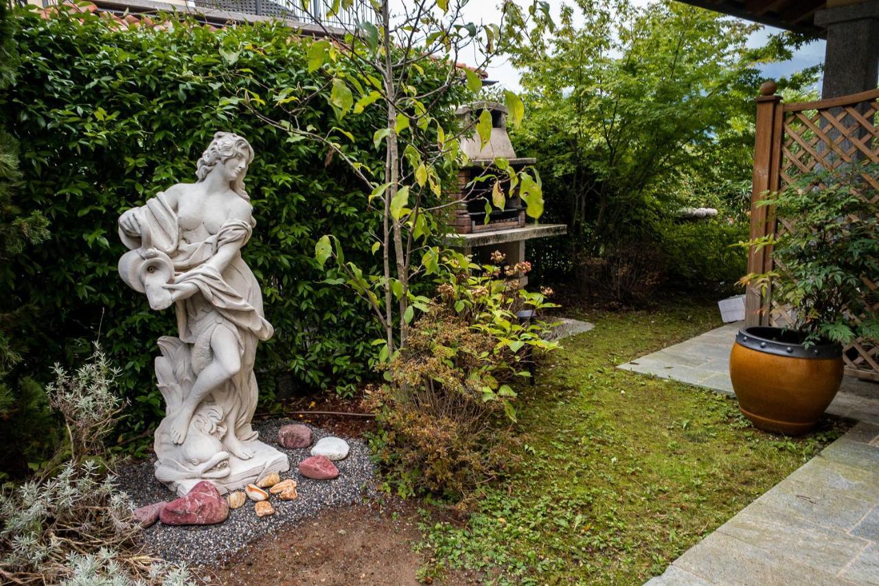 Le Petit Palais Villa Plesio Luaran gambar