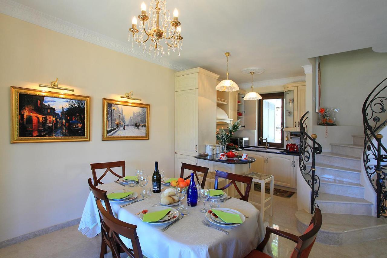 Le Petit Palais Villa Plesio Luaran gambar